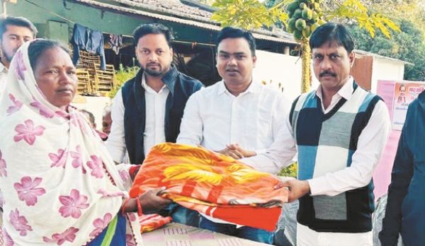 युवा कांग्रेस ने मनाया सोनिया का जन्मदिन