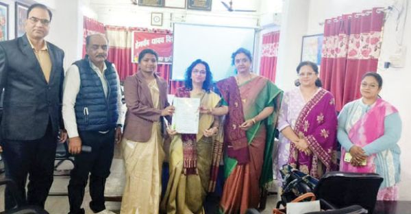 सुशीला को अर्थशास्त्र में पीएचडी की उपाधि