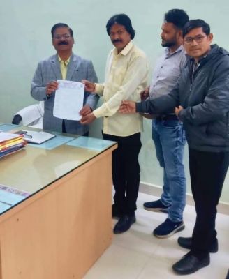 शिक्षक संघ ने जिला शिक्षा अधिकारी को सौंपा ज्ञापन
