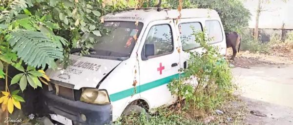 साल भर से  एंबुलेंस खराब