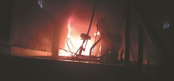 आग से लाखों का सामान खाक