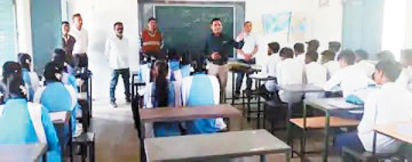 स्कूलों का बीईओ ने किया निरीक्षण