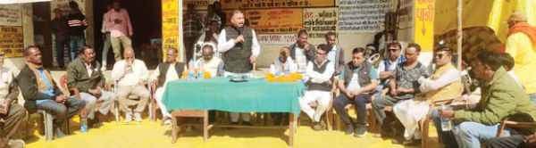 धान खरीदी केंद्र का भाजपा जिलाध्यक्ष ने किया निरीक्षण, किसानों से की बात