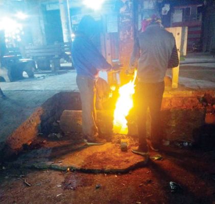 शीतलहर से राहत देने पालिका क्षेत्र में रोजाना अलाव की व्यवस्था