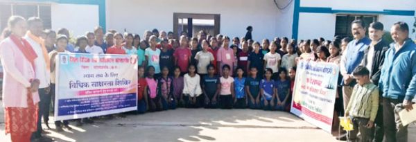 कस्तूरबा विद्यालय की छात्राओं को दी कानूनी जानकारी, किया जागरूक