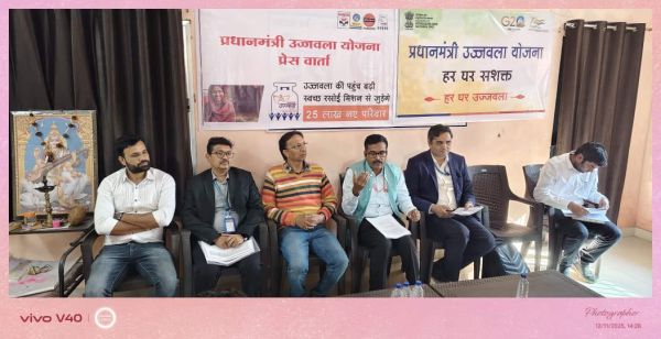 उज्जवला 3.0 के लिए महासमुंद में 5360 का लक्ष्य: अब तक 3 हजार आवेदन मिले, फाइबर से बने सिलेंडर को भी दिखाया 