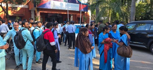 नांदगांव मेडिकल कॉलेज में निजी कंपनी  के गार्डों को एम्बुलेंस चालकों ने पीटा