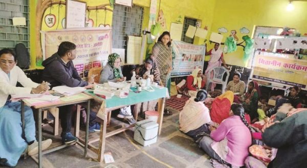 आंगनबाड़ी केन्द्रों में पालक चौपाल कार्यक्रम