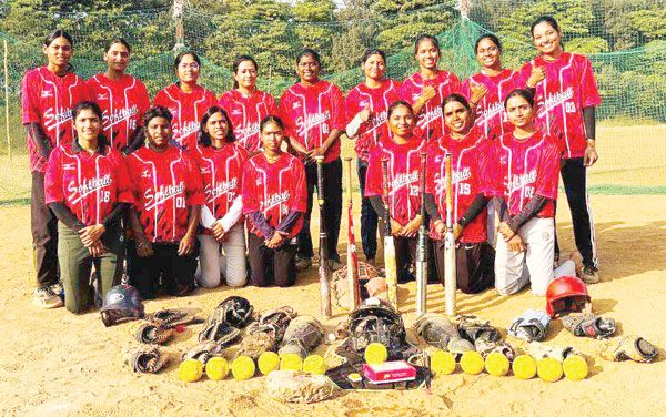 सीनियर नेशनल सॉफ्टबॉल चैंपियनशिप के लिए सीजी की टीमें रवाना