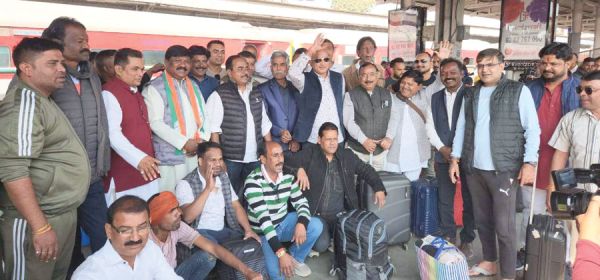 वोट चोर गद्दी छोड़ रैली के लिए दिल्ली रवाना होने लगे कांग्रेसी