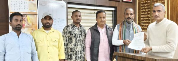 भाजपा किसान नेता योगेश ने धान खरीदी टोकन लिमिट बढ़ाने कलेक्टर को सौंपा ज्ञापन