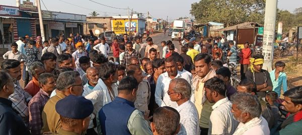 हाइवा ने बाइक सवार को कुचला, मौत, लोगों का सडक़ जाम