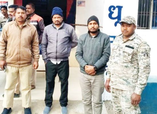 राजस्व रिकॉर्ड में हेराफेरी कर धान बेचा, पटवारी समेत 2 गिरफ्तार