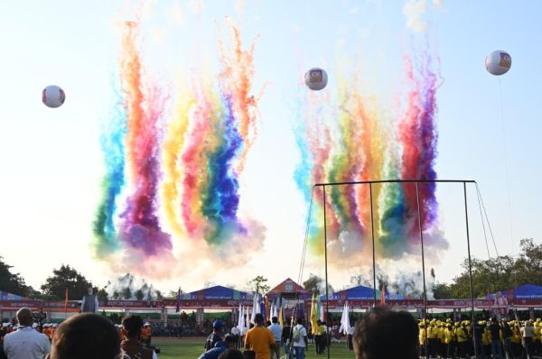 बस्तर ओलंपिक का शानदार समापन, खुले आकाश में सतरंगी आतिशबाजी  ने मोहा मन