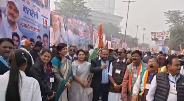दिल्ली की वोट-चोर गद्दी छोड़ महारैली में सैकड़ों कांग्रेसियों संग शामिल हुर्इं जिलाध्यक्ष