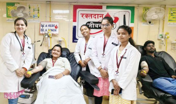 मेकाज के छात्र-छात्राओं ने किया रक्तदान, कहा खून की हो रही है लगातार कमी