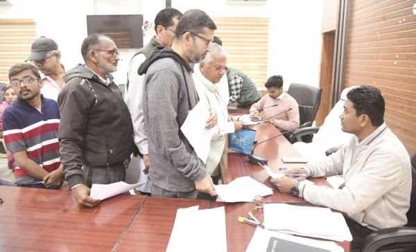 जनदर्शन में पहुंचे लोगों की समस्याएं सुनी गईं संबंधित विभागों को आवश्यक कार्यवाही करने के निर्देश