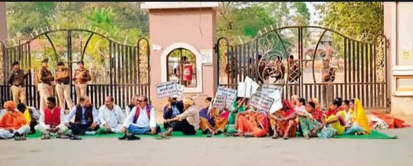 20 से ज्यादा गांवों के किसानों ने  रैली निकाली, विरोध-प्रदर्शन