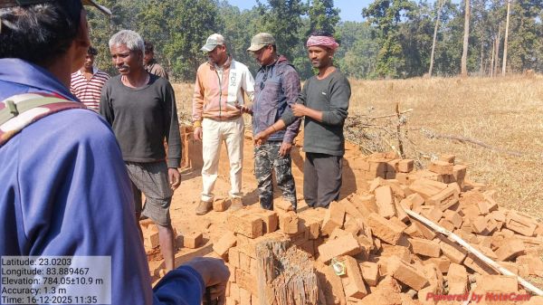 अवैध रूप से बनी ईंट जब्त