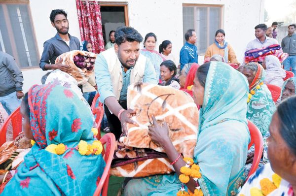 रजत जयंती: 19 तक कई आयोजन, वरिष्ठ नागरिकों को कम्बल-श्रीफल भेंट कर किया सम्मानित