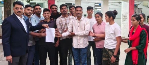 17 युवाओं को कांस्टेबल का नियुक्ति पत्र सौंपा एसएसपी ने, अनुशासन, ईमानदारी और समर्पण का दिया निर्देश  