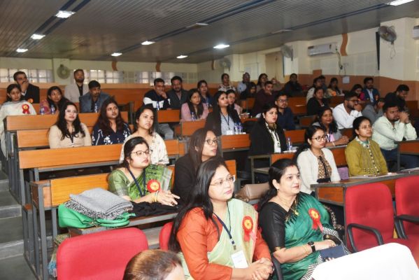 महिलाओं में बढ़ा सर्वाइकल कैंसर, देशभर के विशेषज्ञों ने माना हमें अपटेड होना जरूरी