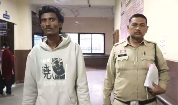 नाबालिग लडक़ी को अश्लील फोटो भेजने वाला महाराष्ट्र से पकड़ लाई पुलिस