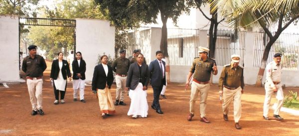 न्यायाधीशों ने किया केंद्रीय जेल का निरीक्षण