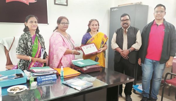 नवीन महाविद्यालय बोरी में बालिका स्वास्थ्य व कल्याण शिविर