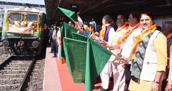 दुर्ग-बस्तर संभाग के 665 तीर्थयात्री अयोध्या के लिए रवानादुर्ग-बस्तर संभाग के 665 तीर्थयात्री अयोध्या के लिए रवाना