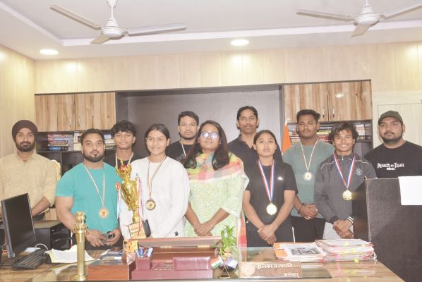 पावर लिफ्टिंग प्रतियोगिता में युवाओं का उत्कृष्ट प्रदर्शन