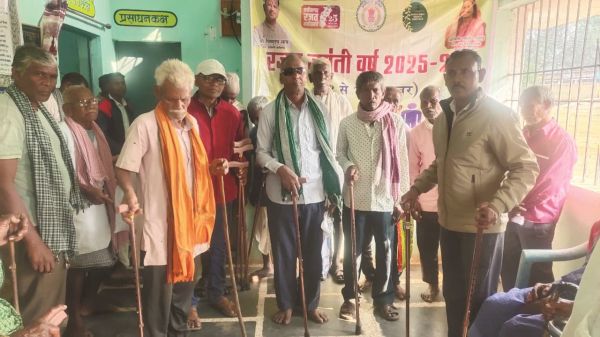 120 वरिष्ठ नागरिकों व दिव्यांगजनों को सहायक उपकरण वितरित