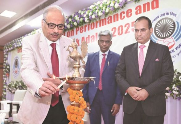 चीफ जस्टिस ने लोक अदालत में उत्कृष्ट प्रदर्शन करने वालों को किया सम्मानित