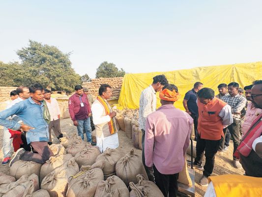 विधायक ने सहसपुर धान खरीदी केंद्र का किया निरीक्षण