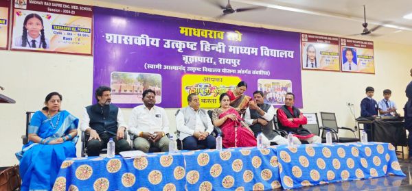 छात्रों के लिए पढ़ाई के साथ अन्य गतिविधियां भी जरूरी है-महापौर