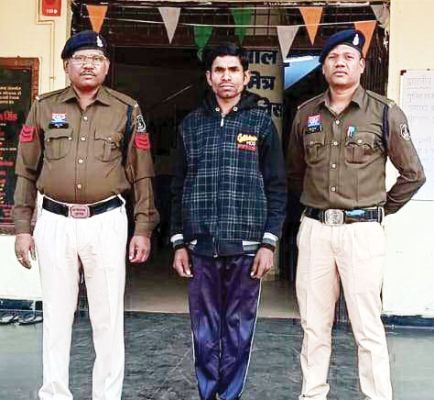 चाकू टिकाकर महिला से छेडख़ानी, आरोपी गिरफ्तार