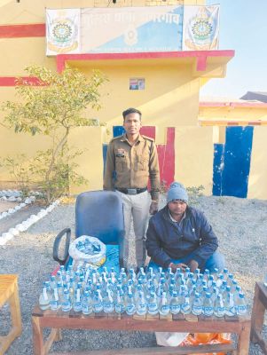 ड्राई- डे पर शराब बेचते आरोपी गिरफ्तार