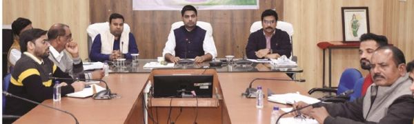 निर्भीक होकर कोचियों-बिचौलियों पर करें कार्रवाई : कलेक्टर