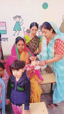 पल्स पोलियो अभियान, पार्षद ने पिलाई पोलियो की दवा