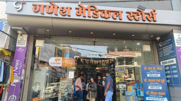 दवाई दुकान में चोरों ने लगाई सेंध