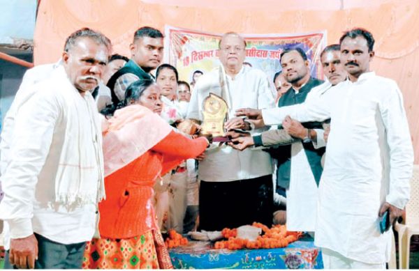 बाबा गुरुघासीदास का मनखे-मनखे एक समान का संदेश आज भी प्रासंगिक-अमितेश शुक्ल