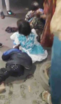 पिकअप-वैन में भिड़ंत, तीन बच्चे घायल, पिता की मौत