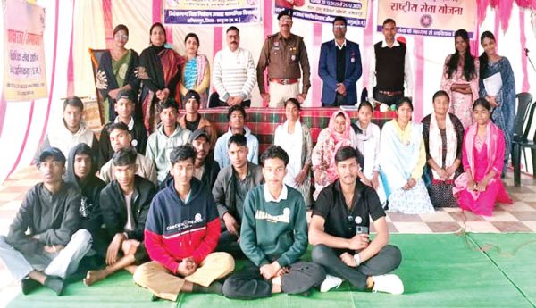 स्कूली बच्चों को किया जागरूक