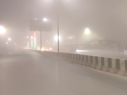 घना कोहरा, दृश्यता घटी, गाडिय़ों की रफ्तार धीमी 
