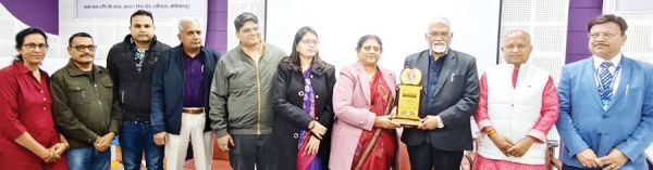 डॉ. जे.के. सिंह चिकित्सा सेवा में उत्कृष्ट योगदान के लिए लाइव टाइम अचीवमेंट अवार्ड से सम्मानित