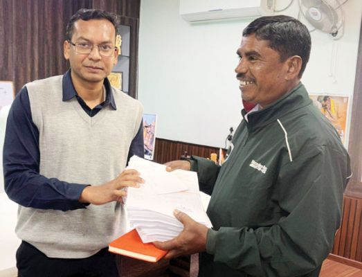 सियासी दलों को दी मतदाता सूची