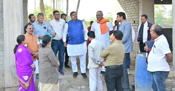 विकास कार्यों का मंत्री ने किया निरीक्षण