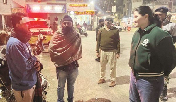 रात्रि ड्यूटी में तैनात अफसरों का एसपी ने किया निरीक्षण