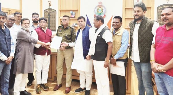  पूर्व सीएम भूपेश की गिरफ्तारी को लेकर सर्वे, कांग्रेसी पहुंचे एसपी ऑफिस