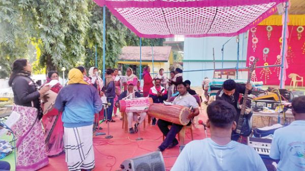 क्रिसमस की तैयारी जोरों पर